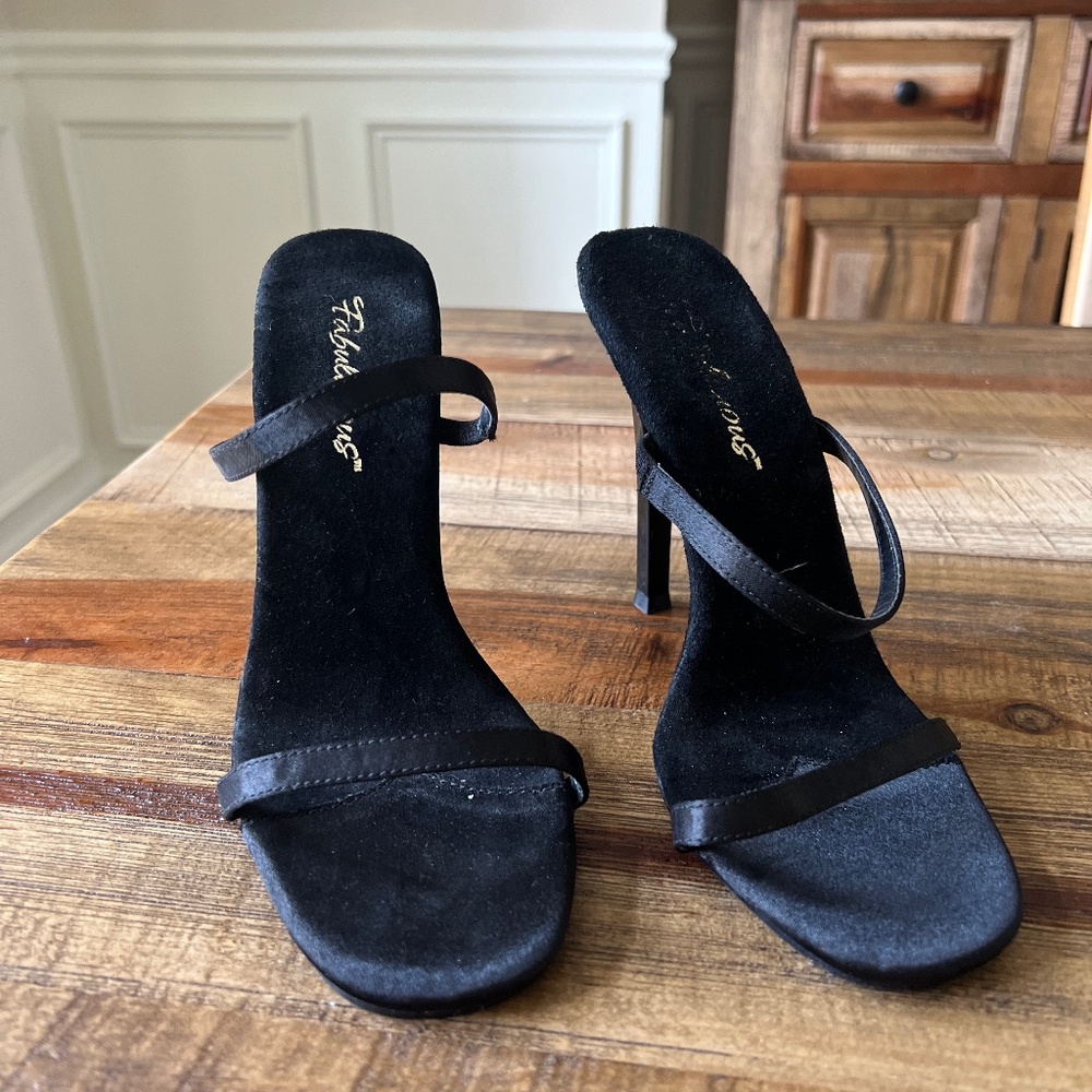Black heels size 8
